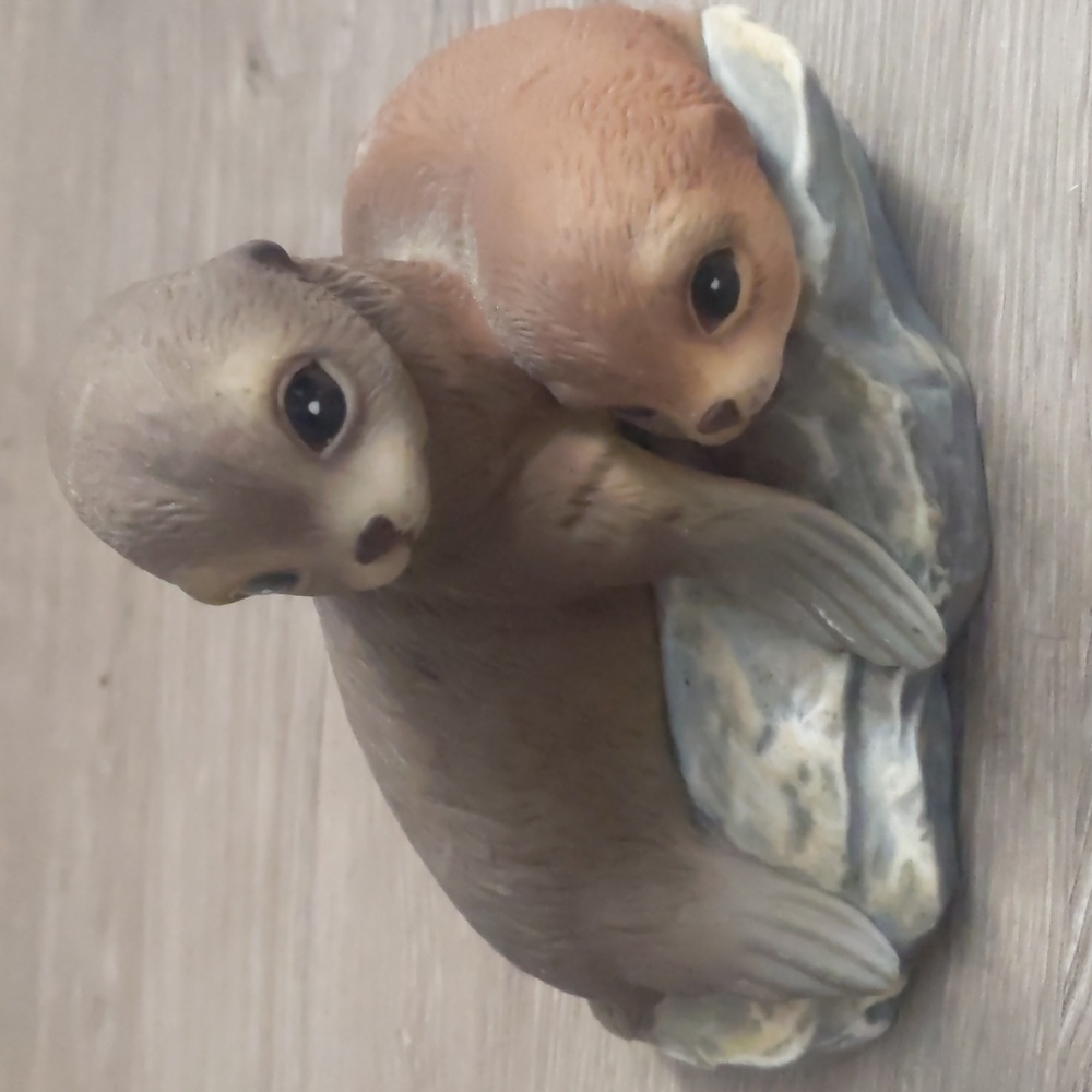 Vintage 1981 Homco Seal Porcelain Figurine